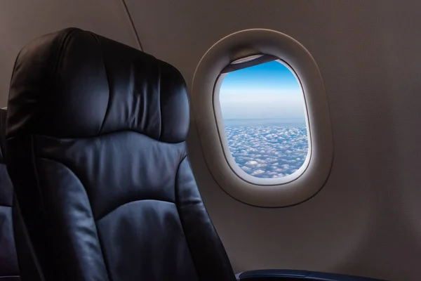 Bild Flygplan Sits Och Plan Fönstret Med Vacker Blå Himmel — Stockfoto