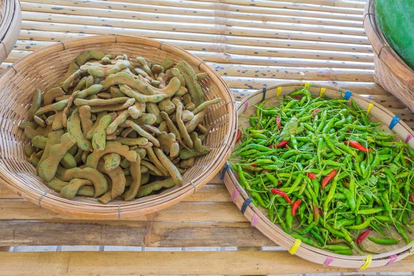   piyasada bammboo masada sebze. 