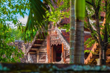 Wat Ton Kain, Ahşaptan yapılmış eski tapınak.