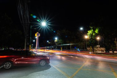 Chiangmai üniversitesinde dönüm noktası bina Saat kulesi.