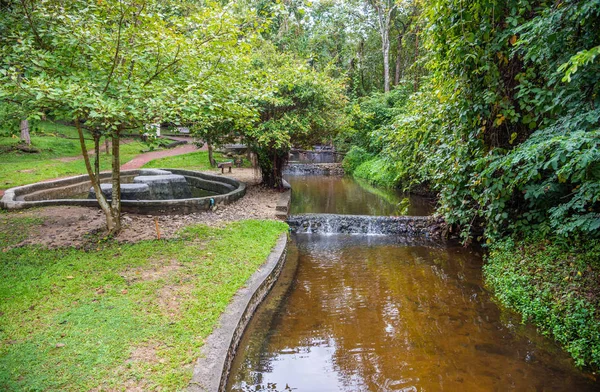 Estanque de agua en Pong Nam Ron Tha Pai aguas termales . — Foto de Stock