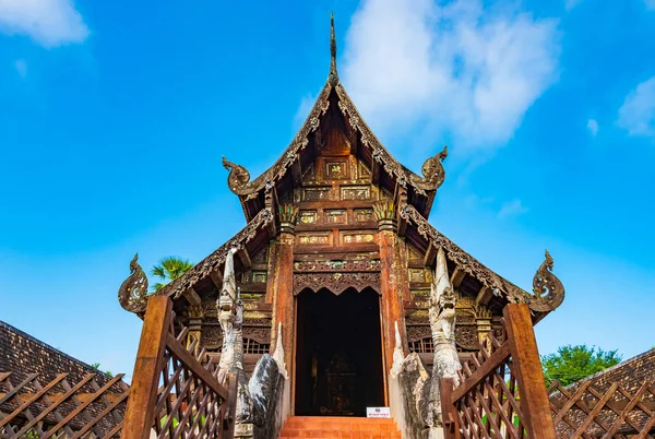Wat ton Kain, gammalt tempel tillverkat av trä. — Stockfoto