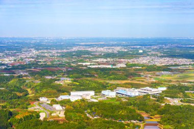 şehir ve gökyüzü görmek için üst görünümünden manzara