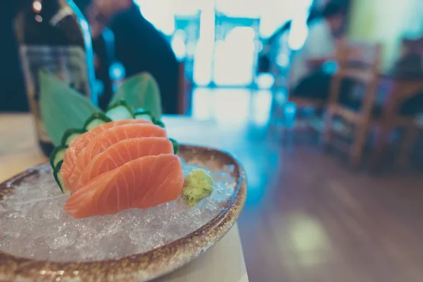 Сашими из лосося, нарезанный в джанпанском стиле . — стоковое фото