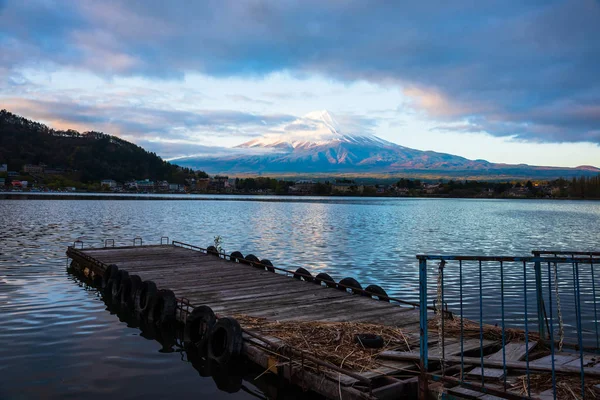 Obraz panoramiczny góry Fudżi i jeziora. — Zdjęcie stockowe