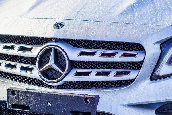 Bayonne, France, 20 December, 2019. Front view of a Mercedes Benz Class A. Car exterior details. Luxury beauty concept. Mercedes head lamp. — Stock Photo, Image