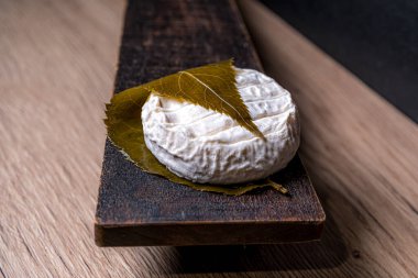 Tokyo 'nun Cheese Delight' ı, yapraklı. Fransız doğal ürünü.