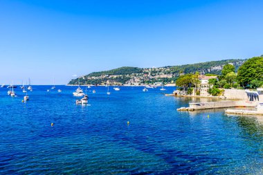 Villefranche-sur-Mer, Fransa. 16.07.2020. Plajda yaz günü. Turizm konsepti.