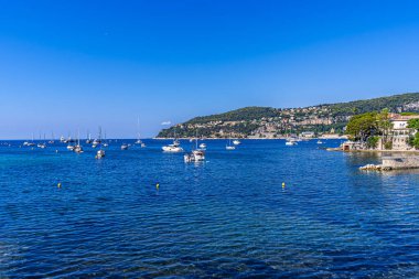 Doğa manzarası, güzel deniz manzarası. Konsept tasarım kartı. Plaj tatili Denizde bir yaz günü. Turizm konsepti.