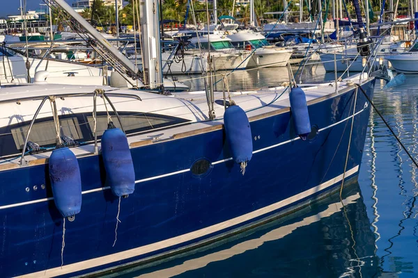 Cagne-sur-mer, França 22.07.2020 Yacht club pela manhã. Costa mediterrânica — Fotografia de Stock