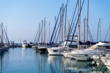 Cagnes-sur-mer, Fransa 22.07.2020 Yat Kulübü, sabah. Akdeniz kıyısı