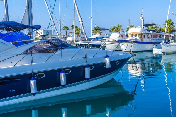 Cagne-sur-mer, Frankreich 22.07.2020 Yachtclub am Morgen. Mittelmeerküste — Stockfoto