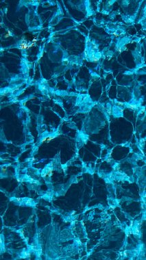 Mavi zemin üzerinde yüzme havuzu su dokusu.