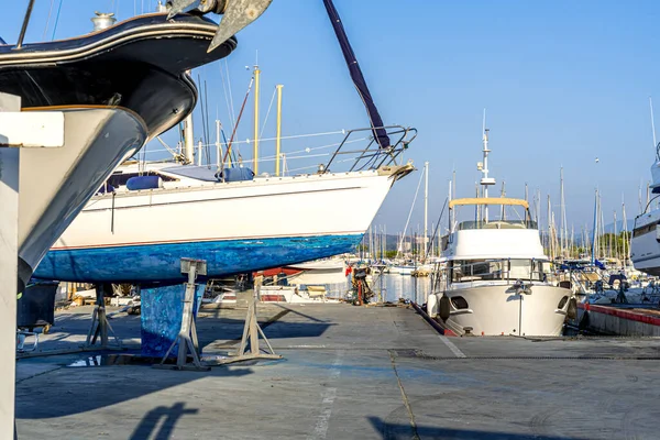 Iate Doca Seca Serviço Barco Manutenção Costa Mediterrânea Foto Alta — Fotografia de Stock