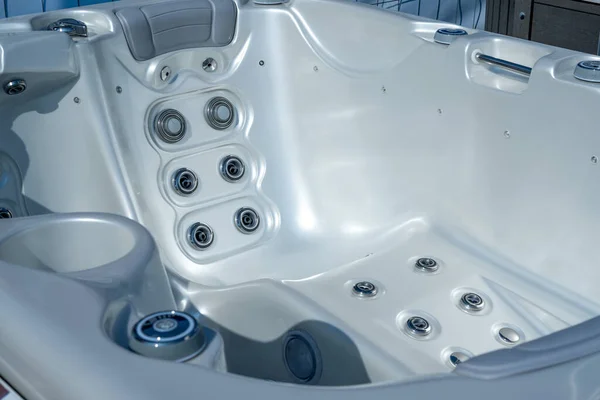 Color perlado de lujo SPA. Primer plano de las bañeras en el spa. Hidromasaje. —  Fotos de Stock