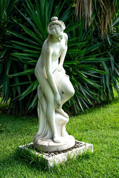 Beaulieu Sur Mer Francia 2020 Escultura Del Jardín Representa Figura — Foto de Stock