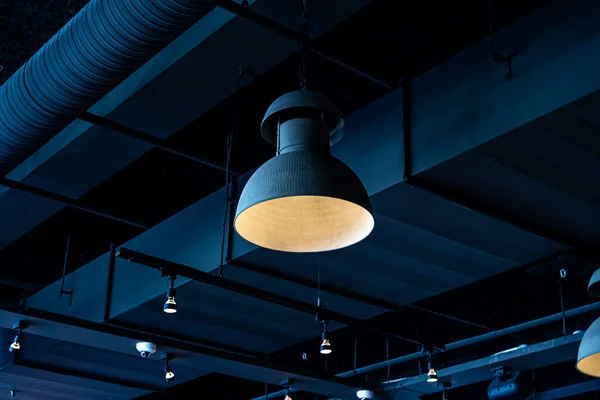 Lampe Noire Suspendue Plafond Décoration Intérieure Bar Élégant Design Style — Photo