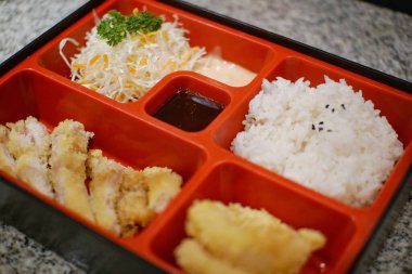 Bir bento kutusunu kapat