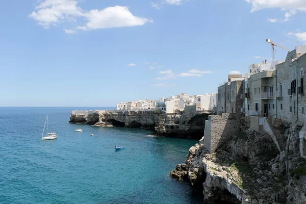 Polignano a Mare, Puglia, İtalya kıyılarına ve denizine genel bakış