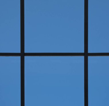 Pencereden pencere çerçevesine bak