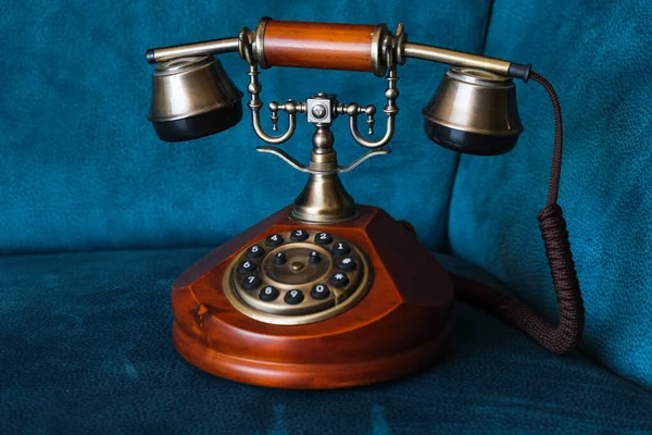 Деревянный ретро телефон, вещь в винтажном стиле Стоковое Фото
