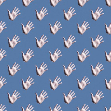 Mavi arka planda pürüzsüz bir iz var. Tasarım için minimalizm, arkaplan, doku.