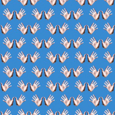 Mavi arka planda iki avuç içi izi var. Tasarım için minimalizm, arkaplan, doku.