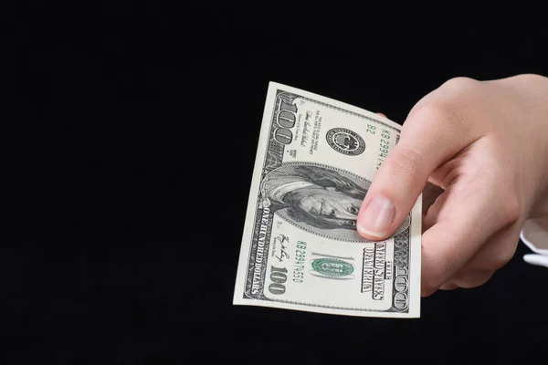 Mano Femenina Con Una Camisa Blanca Sostiene Muestra Billete Cien — Foto de Stock