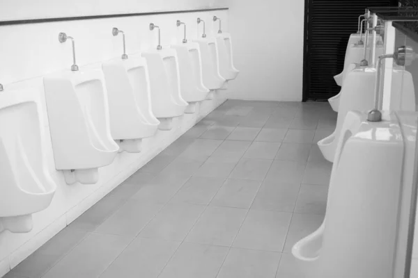 Svart Och Vitt Bild Koncept Man Urinrum Man Toalett Man — Stockfoto