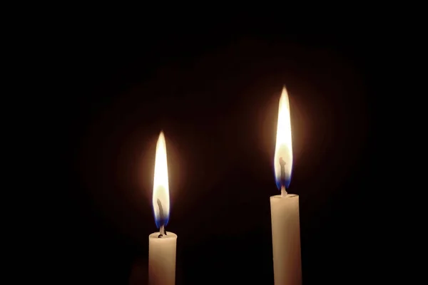 Licht Den Raum Dunkel Kerze Dunkeln Entzündet Kerzenflamme Der Nacht — Stockfoto