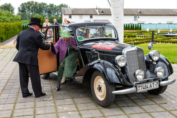Minsk Weißrussland 2016 Altmodisch Wettbewerb Der Oldtimer Eleganter Schwarzer Mercedes — Stockfoto