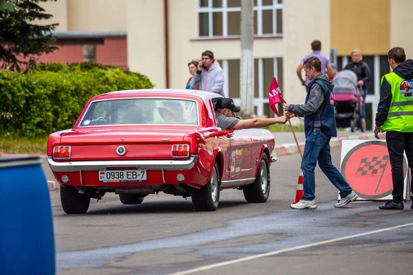 Мінськ Білорусь 2016 Статистично Виставка Конкуренція Вінтажних Автомобілів Red 1965 — стокове фото