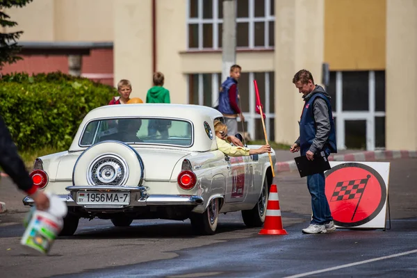 Мінськ Білорусь 2016 Статистично Конкуренція Старовинних Автомобілів Elegant Colltible American — стокове фото