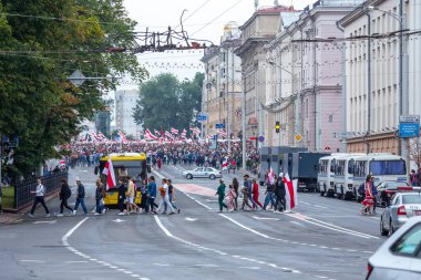 Minsk, Belarus, 23.08.2020. Bağımsız Meydan 'da halk cumhurbaşkanlığı seçimlerinde dürüst sonuçlar için mücadele ediyor.