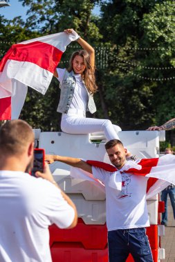 MINSK, BELARUS - 30 Ağustos 2020. Baskılara, şiddete ve cumhurbaşkanlığı seçim sonuçlarına karşı barışçıl protestolar.