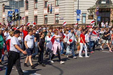 MINSK, BELARUS - 30 Ağustos 2020. Baskılara, şiddete ve cumhurbaşkanlığı seçim sonuçlarına karşı barışçıl protestolar