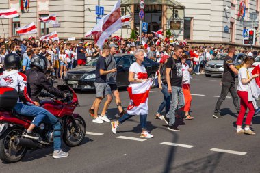 MINSK, BELARUS - 30 Ağustos 2020. Baskılara, şiddete ve cumhurbaşkanlığı seçim sonuçlarına karşı barışçıl protestolar