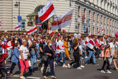 MINSK, BELARUS - 30 Ağustos 2020. Baskılara, şiddete ve cumhurbaşkanlığı seçim sonuçlarına karşı barışçıl protestolar