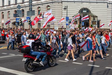 MINSK, BELARUS - 30 Ağustos 2020. Baskılara, şiddete ve cumhurbaşkanlığı seçim sonuçlarına karşı barışçıl protestolar