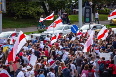 MINSK, BELARUS - 13 Eylül 2020. Baskılara, şiddete ve cumhurbaşkanlığı seçim sonuçlarına karşı barışçıl protestolar.