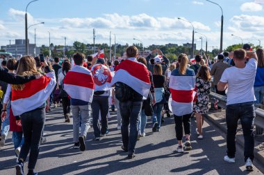 MINSK, BELARUS - 13 Eylül 2020. Baskılara, şiddete ve cumhurbaşkanlığı seçim sonuçlarına karşı barışçıl protestolar.