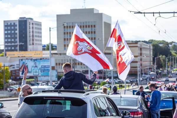 Minsk Belarus September 2020 Vreedzaam Protest Presidentsverkiezingen Mensen Met Vlaggen — Stockfoto