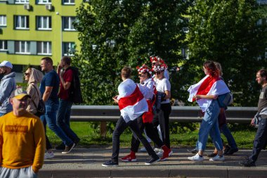 MINSK, BELARUS - 13 Eylül 2020. Baskılara, şiddete ve cumhurbaşkanlığı seçim sonuçlarına karşı barışçıl protestolar.