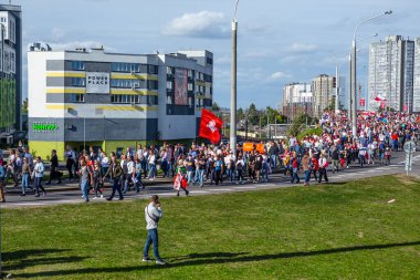 MINSK, BELARUS - 13 Eylül 2020. Baskılara, şiddete ve cumhurbaşkanlığı seçim sonuçlarına karşı barışçıl protestolar.