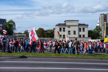 MINSK, BELARUS - 13 Eylül 2020. Baskılara, şiddete ve cumhurbaşkanlığı seçim sonuçlarına karşı barışçıl protestolar.
