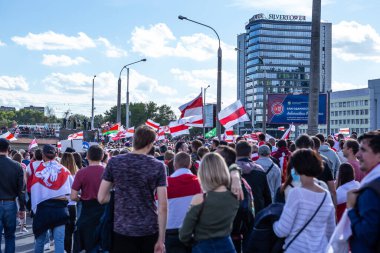 MINSK, BELARUS - 13 Eylül 2020. Baskılara, şiddete ve cumhurbaşkanlığı seçim sonuçlarına karşı barışçıl protestolar.