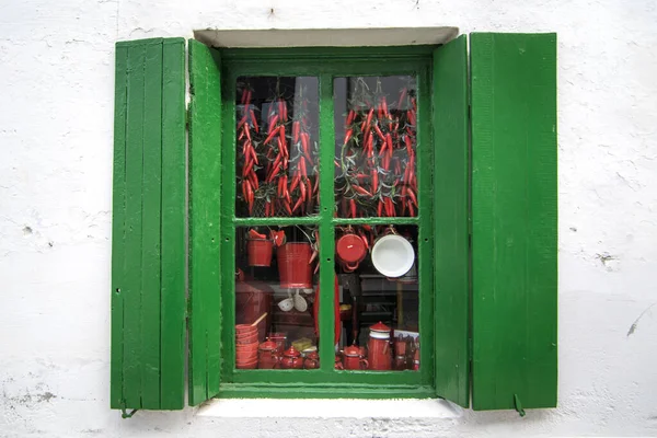 Ventana Típica Hondarribia Con Chiles Rojos Colores — Foto de Stock