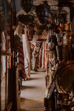 Fas halıları pazarda, Fas, Kazablanka. Medine - geleneksel Arap alışveriş merkezi.