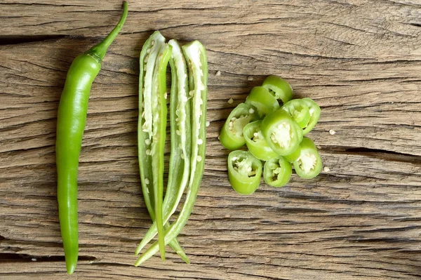 Grön Paprika Trä Bakgrund — Stockfoto