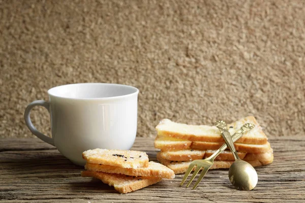 Toast Chleb Filiżanki Kawy Podłoże Drewniane — Zdjęcie stockowe